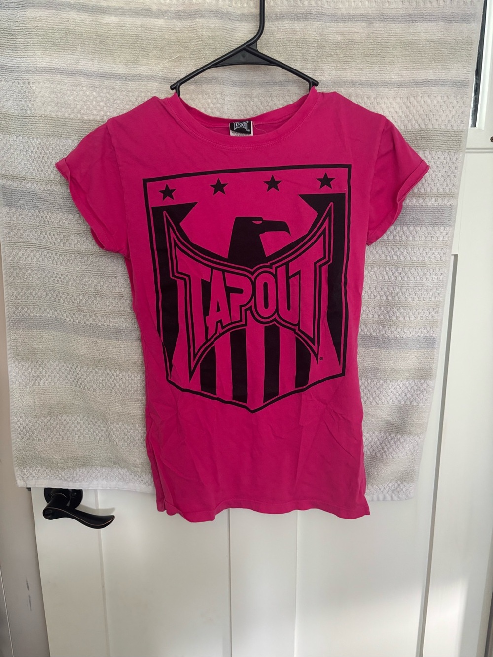 Tapout wPink Graphic Tee